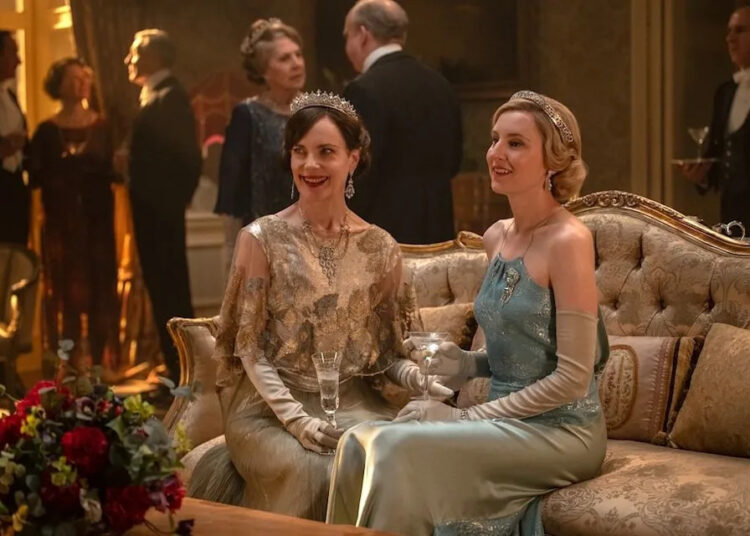 Elizabeth McGovern as Cora Crawley and Laura Carmichael as Edith