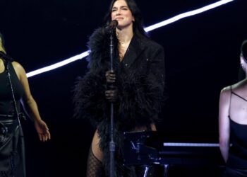 Dua Lipa Performs 'It Ain’t Over ’Til It’s Over' With Lenny Kravitz