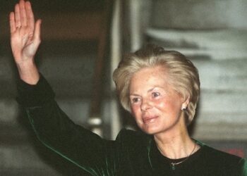 The Duchess Katharine of Kent waves to the media after being received into the Roman Catholic church by the Archbishop of Westminster, cardinal Hume at the Archbishop's House, London, 14 January 1994. Britain's Duchess of Kent has died aged 92.(AFP)