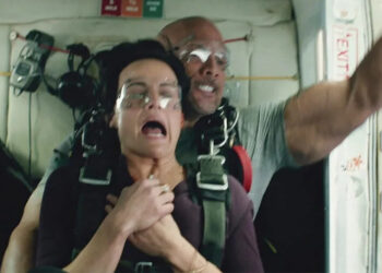 Carla Gugino and <a class="link " href="https://www.giantfreakinrobot.com/topic/dwayne-johnson" rel="nofollow noopener" target="_blank" data-ylk="slk:Dwayne Johnson;elm:context_link;itc:0;sec:content-canvas">Dwayne Johnson</a> in <em>San Andreas</em> (2015)