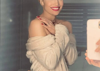 Jennifer Lopez was mistaken for Gwen Stefani in new platinum blond selfies. Instagram/Jennifer Lopez
