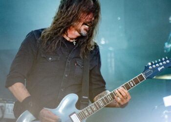Foo Fighters Play First Show with New Drummer Ilan Rubin