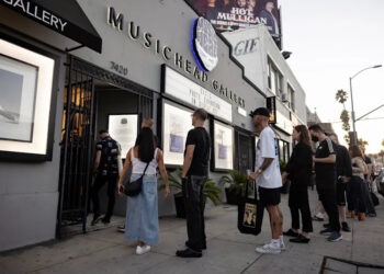 People stand in line outside a Musichead Gallery