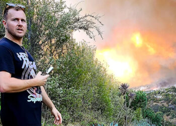 Spencer Pratt overlooking wildfire approaching home