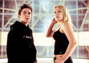 Frankie Muniz Looks Back at Working With Hilary Duff Amanda Bynes and More AGENT CODY BANKS