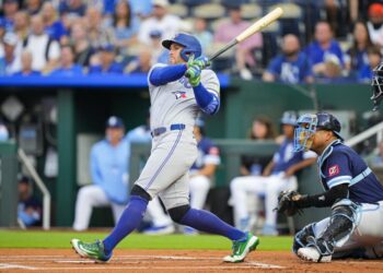 Fresh off disaster, Jays keep bigger picture in sight vs. Royals - Field Level Media - Professional sports content solutions