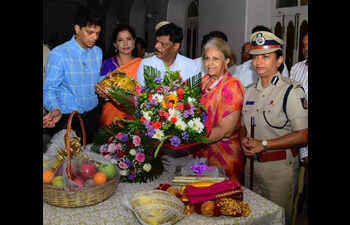 Govt extends Dasara invitation to Mysuru royal family