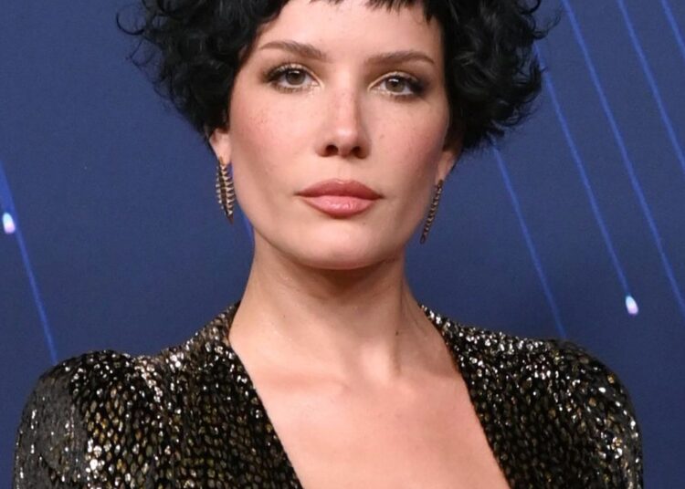 Halsey Says Record Label Won’t Allow Her to Make New Album