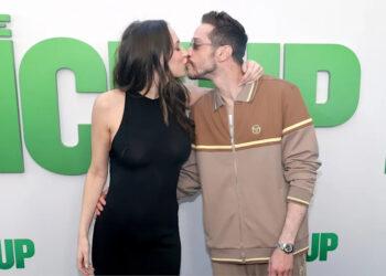 Pete Davidson and Elsie Hewitt kiss on the red carpet at an event for