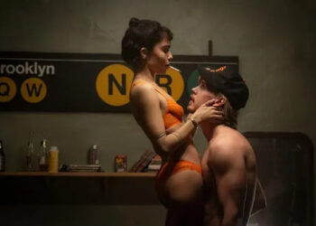 Zoë Kravitz and Austin Butler in Caught Stealing