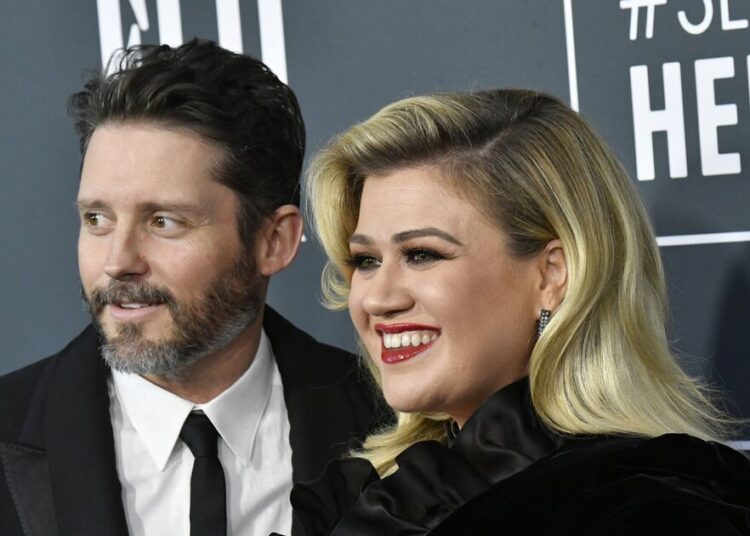 How Kelly Clarkson is coping in wake of ex-husband's death - Celebrity News - Entertainment