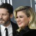 How Kelly Clarkson is coping in wake of ex-husband's death - Celebrity News - Entertainment