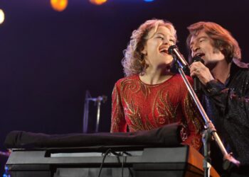 Hugh Jackman, Kate Hudson Star in New Clip