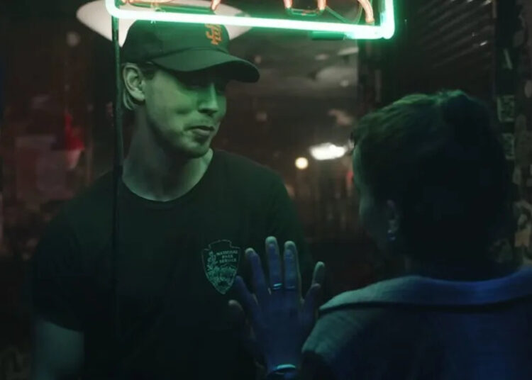 Austin Butler in Caught Stealing.