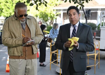 Duane Shepard Sr. and Oscar Nunez in The Paper.