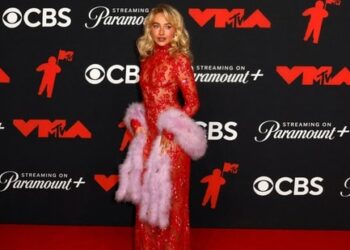 Sabrina Carpenter looked stunning in a sheer red Valentino lace gown, paired with a light pink furry boa. Her look was accessorised with Tiffany & Co. jewellery, and her signature gold locks and dewy makeup.(REUTERS)