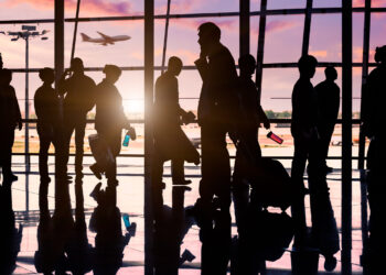 UK considers banning airlines from charging hand luggage fees