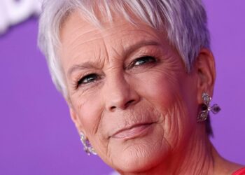 Jamie Lee Curtis Cries Over Charlie Kirk's Death In Dramatic Turn On Podcast