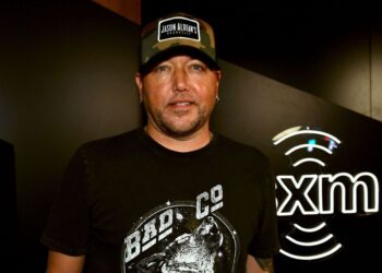 Jason Aldean had a 'breakdown' after Las Vegas shooting - Celebrity News - Entertainment