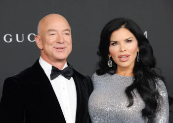 Jeff Bezos, Lauren Sanchez at arrivals for 2021 LACMA ART + FILM GALA - Part 2, Los Angeles County Museum of Art, Los Angeles, CA November 6, 2021. Photo By: Elizabeth Goodenough/Everett Collection