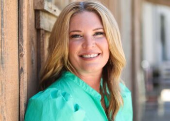 Jen Hatmaker reveals the way she found out her husband was cheating - Celebrity News - Entertainment