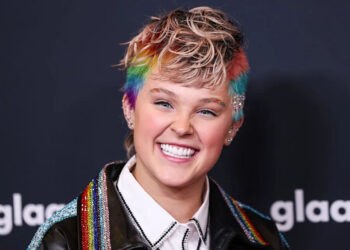 Jojo Siwa posing on the red carpet.