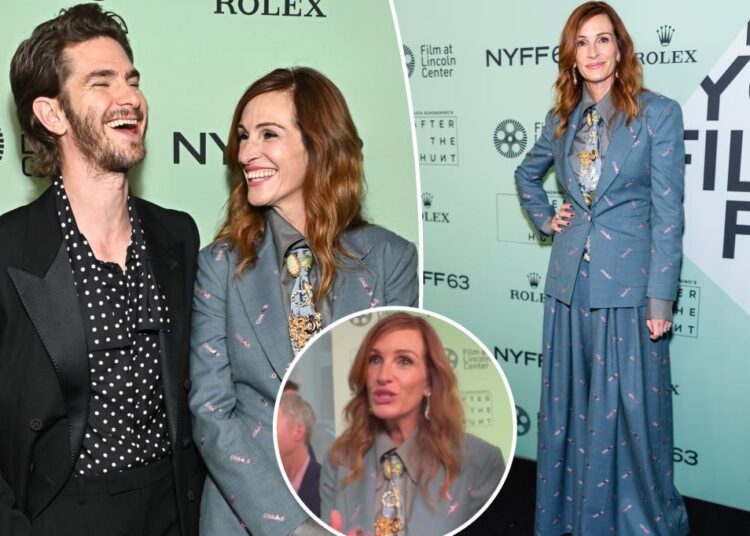 Julia Roberts blushes as co-stars celebrate her banana bread