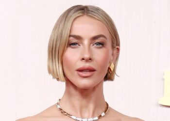 Julianne Hough 'learned a lesson' when she first joined DWTS - Celebrity News - Entertainment