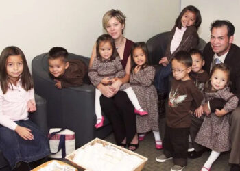 Heidi Gutman/NBC NewsWire Kate Gosselin, Jon Gosselin and their kids in 2007
