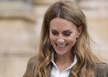 Kate Middleton shows off new look as she returns to royal duties with William - Celebrity News - Entertainment