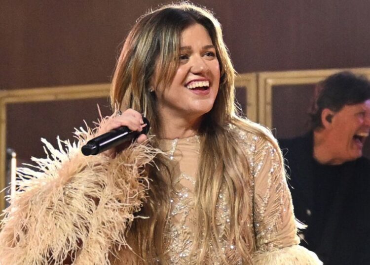 Kelly Clarkson breaks silence after Brandon Blackstock death - Celebrity News - Entertainment