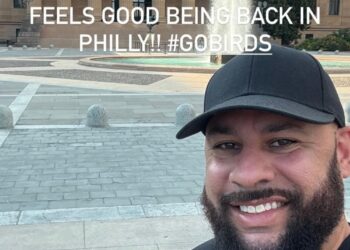 Kendra Wilkinson’s Ex-Husband Hank Baskett Takes Rare Philly Selfie