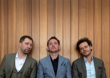 Kraak & Smaak Share Vivid New Single “Travel Light”