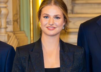 Princess Leonor wearing a suit and hair up