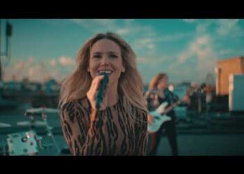 Laura Evans Unleashes Fun, Fierce ‘ATM’ Ahead of New Album