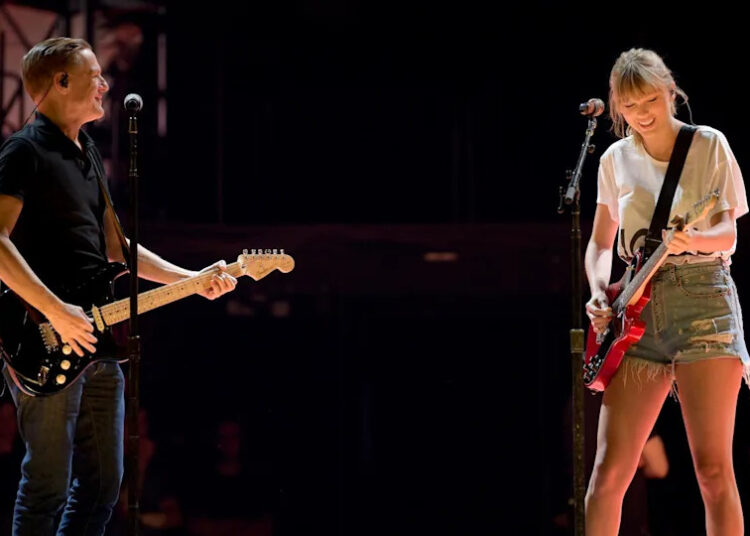 TORONTO, ON - AUGUST 04: Bryan Adams and Taylor Swift rehearse onstage during the Taylor Swift reputation Stadium Tour at Rogers Centre on August 4, 2018 in Toronto, Canada.