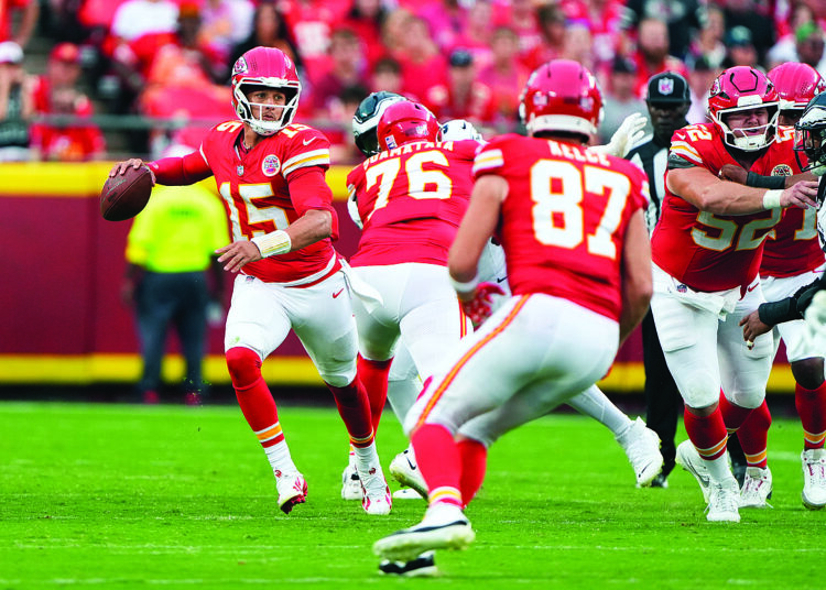 Mahomes welcomes back Worthy, Royals to practice on his 30th birthday