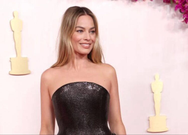Margot Robbie dress bares her butt in risky, jaw-dropping naked look