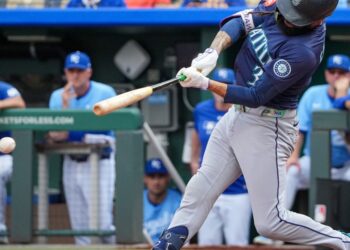 Mariners utilize KISS method, beat Royals 2-0