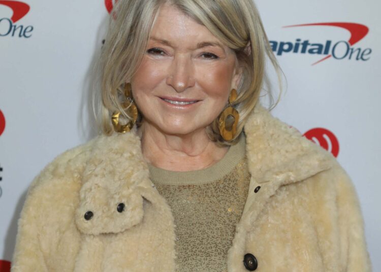 Martha Stewart Says ‘Lots of People’ Slide Into Her DMs, Teases ‘Friends’ Who Keep Her ‘Happy’ – Star Magazine