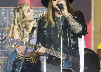 Miley Cyrus Declares New Song ‘Secrets’ is a ‘Peace Offering’ to Dad Billy Ray After Family Feud – Star Magazine
