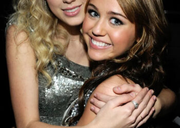 Musicians Taylor Swift and Miley Cyrus during the 2008 American Music Awards held at Nokia Theatre L.A. LIVE on November 23, 2008 in Los Angeles, California.