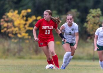 Holy Redeemer’s Emily Werner (23) pivots with the ball during...