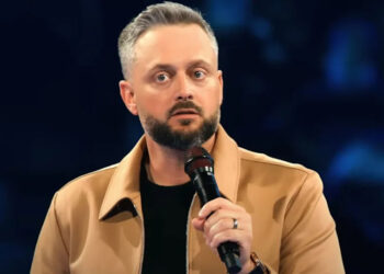 Nate Bargatze performing stand-up in Your Friend, Nate Bargatze.