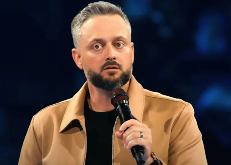 Nate Bargatze performing stand-up in Your Friend, Nate Bargatze.