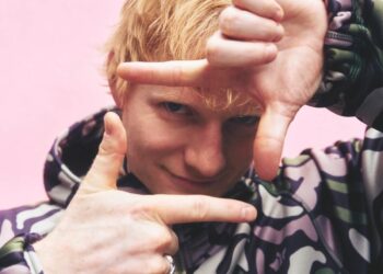 Ed Sheeran making play button with hands
