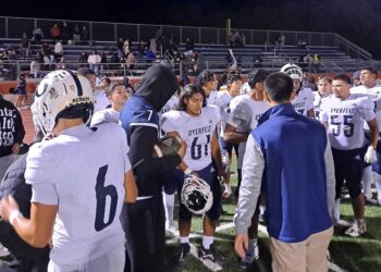 Overfelt beats Saratoga football, East vs. West Santa Clara Valley showcase