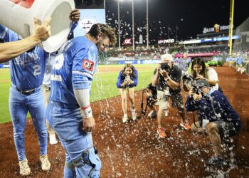 Perez’s 3-run homer sparks Royals to win against Twins