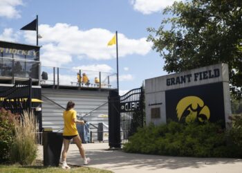 Iowa vs Queens Field Hockey