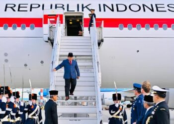 Prabowo Arrives in Amsterdam, Rides Dutch Royal Family's Limousine
